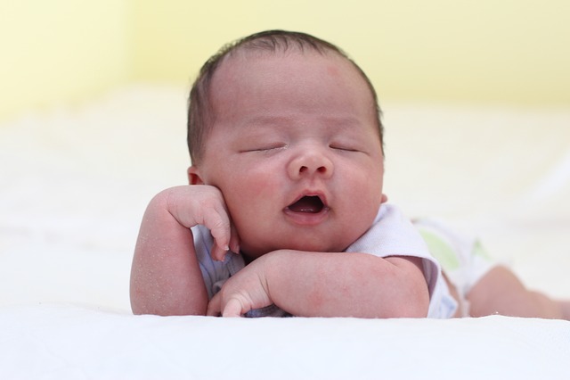 授乳時に赤ちゃんにおっぱいを吸われると気持ち悪い原因と正しい対策